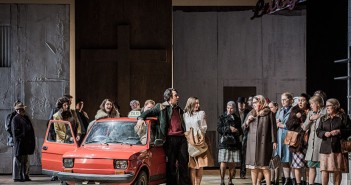 Opera North’s production of Mascagni’s Cavalleria rusticana © Robert Workman